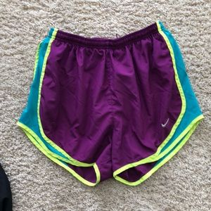 Nike running shorts (M)